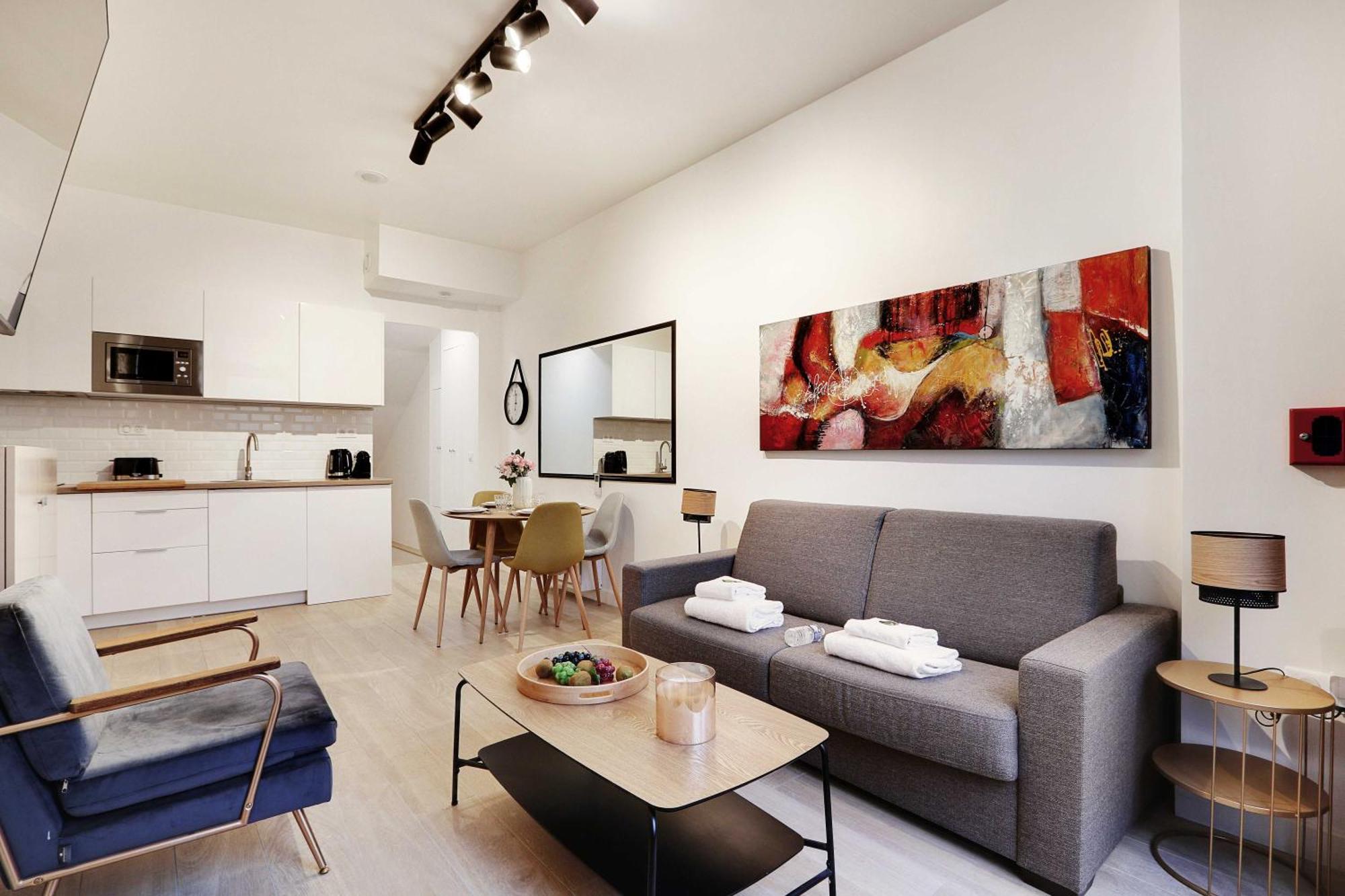 Intimate With Air Conditioner & Jacuzzi 2br 6p Montmartre