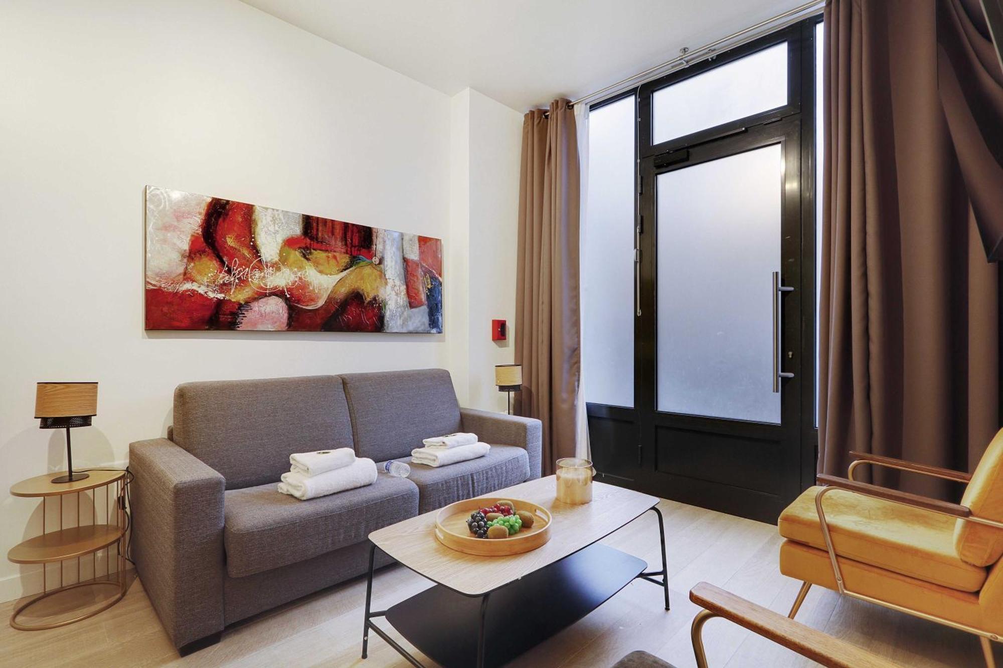 Intimate With Air Conditioner & Jacuzzi 2br 6p Montmartre Paris