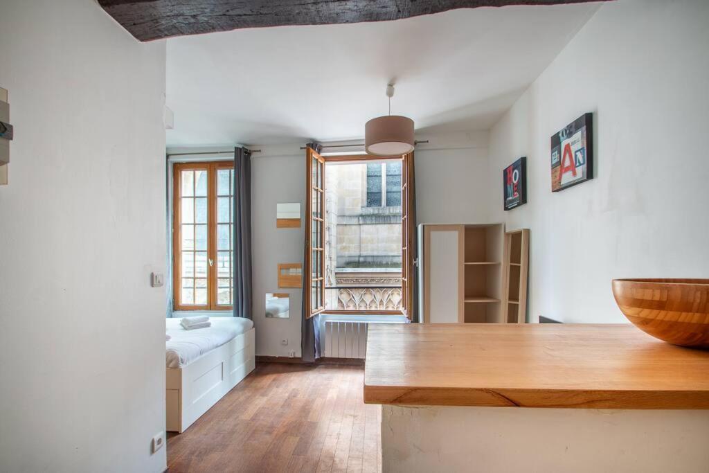 Spacieux Dans Le Beau Quartier Du Marais Appartement *