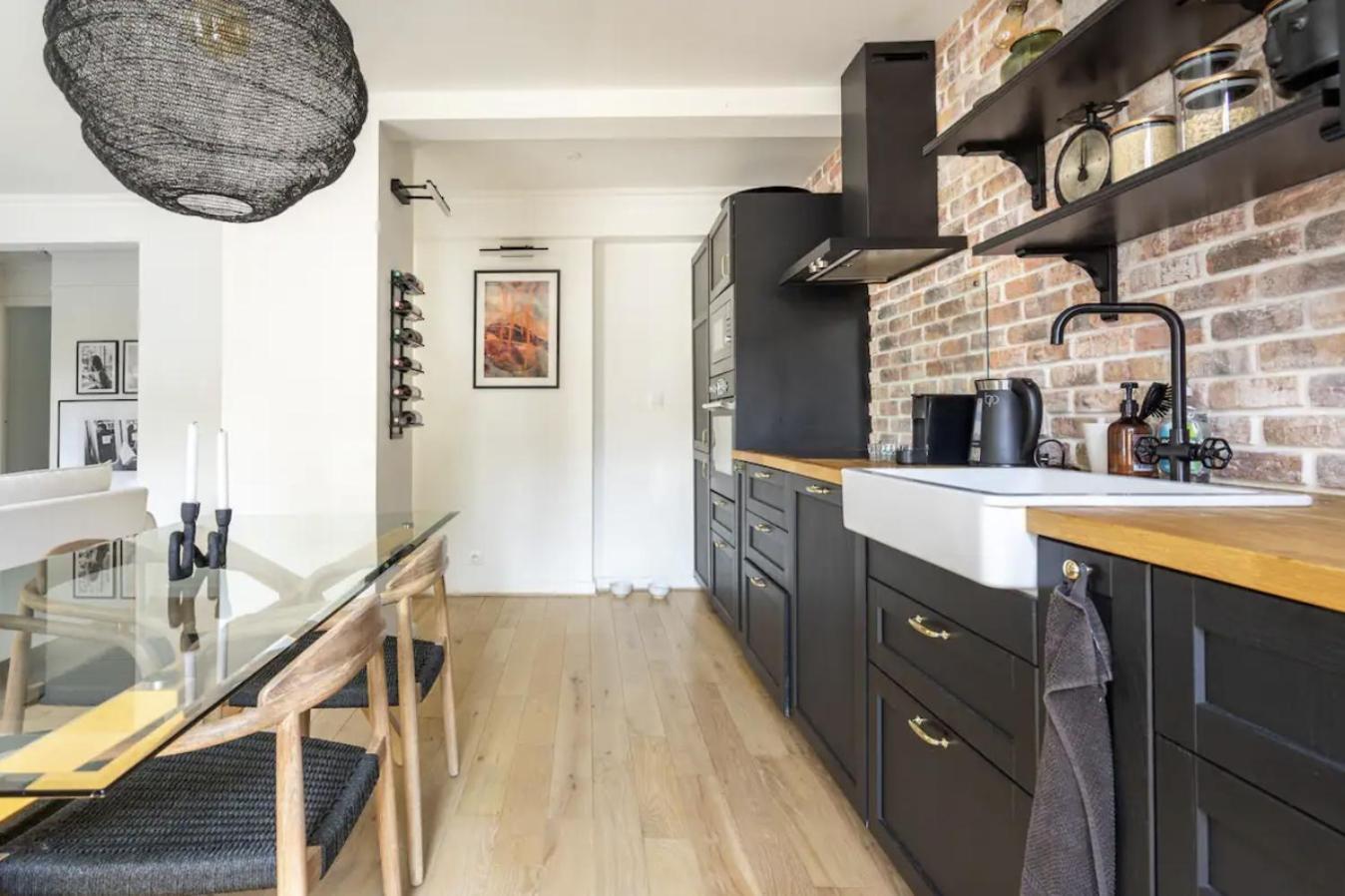 Big 753sq Tf, Close To Restaurants