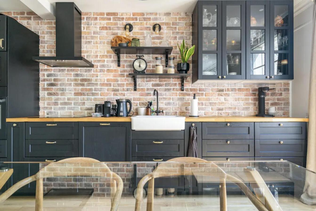 Big 753sq Tf, Close To Restaurants *