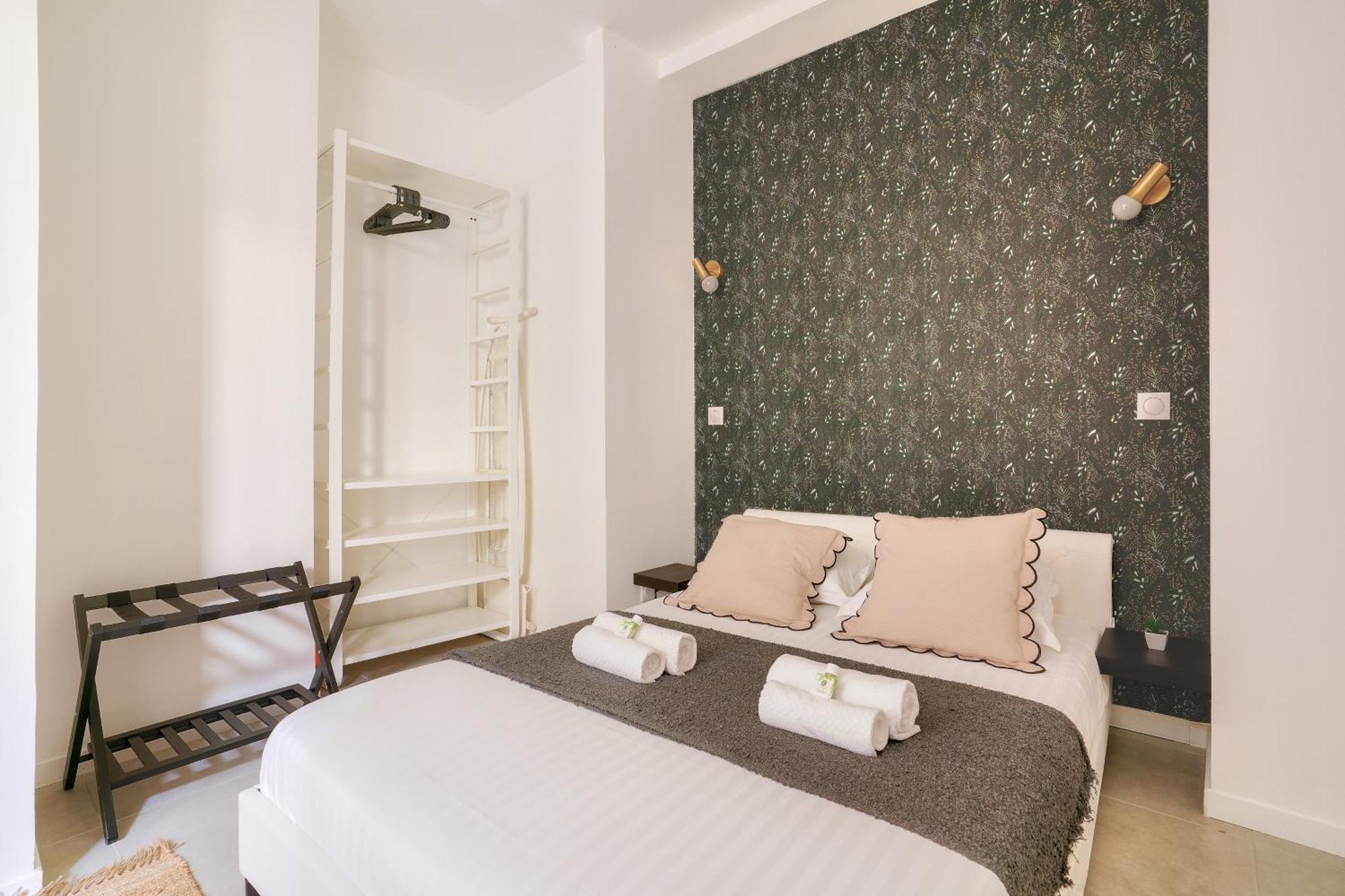 2 Bedrooms In The 15th District Appartement *