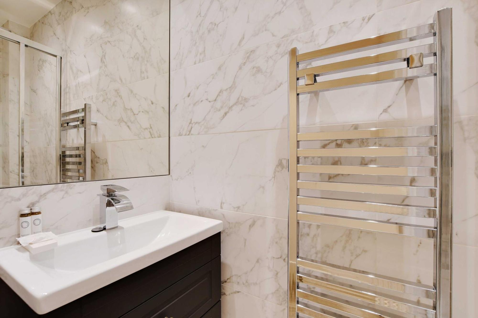 Modern - 2br-6p - Marais *