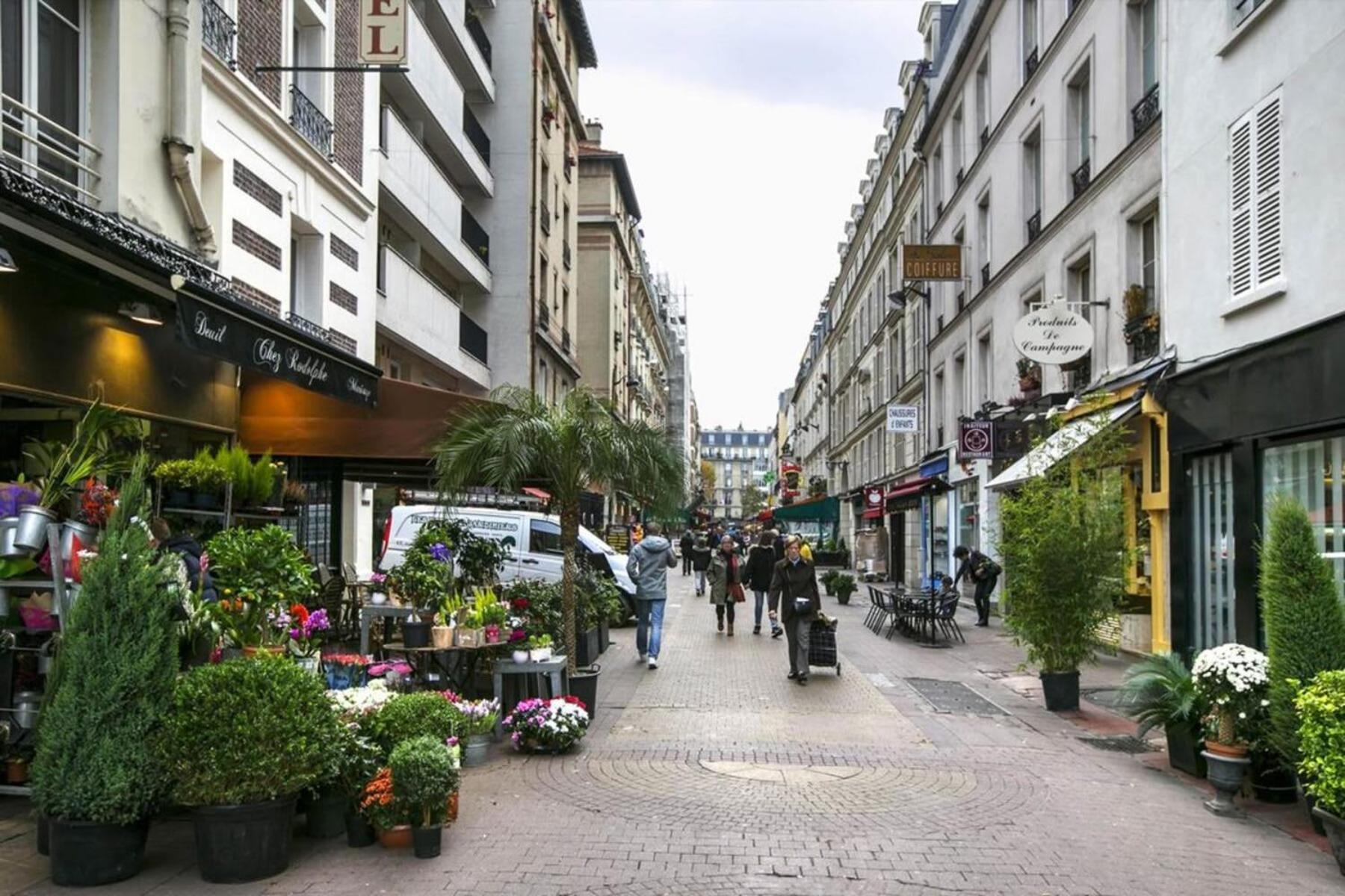 Eiffel Tower Stylish Retreat Paris