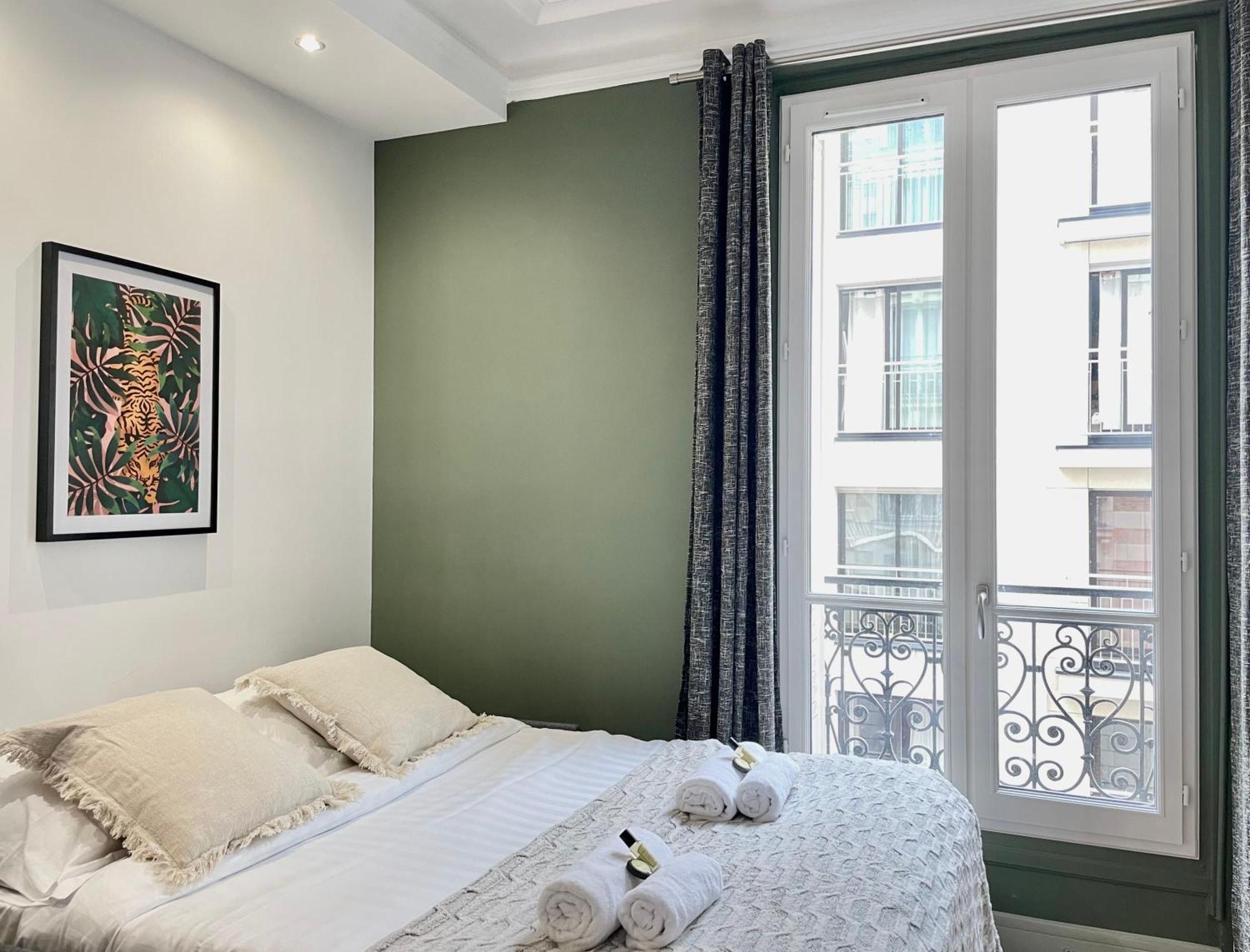 Eiffel Tower Stylish Retreat Paris