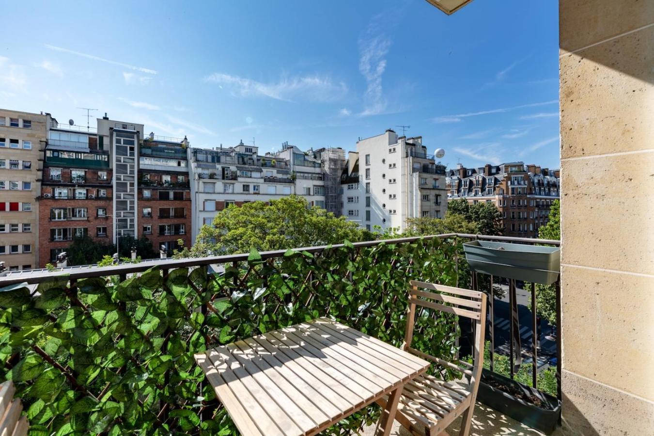 Apartment 16th 2 Bedrooms Near Eiffel Tower Renovated Balcony 2-4 Person Paris