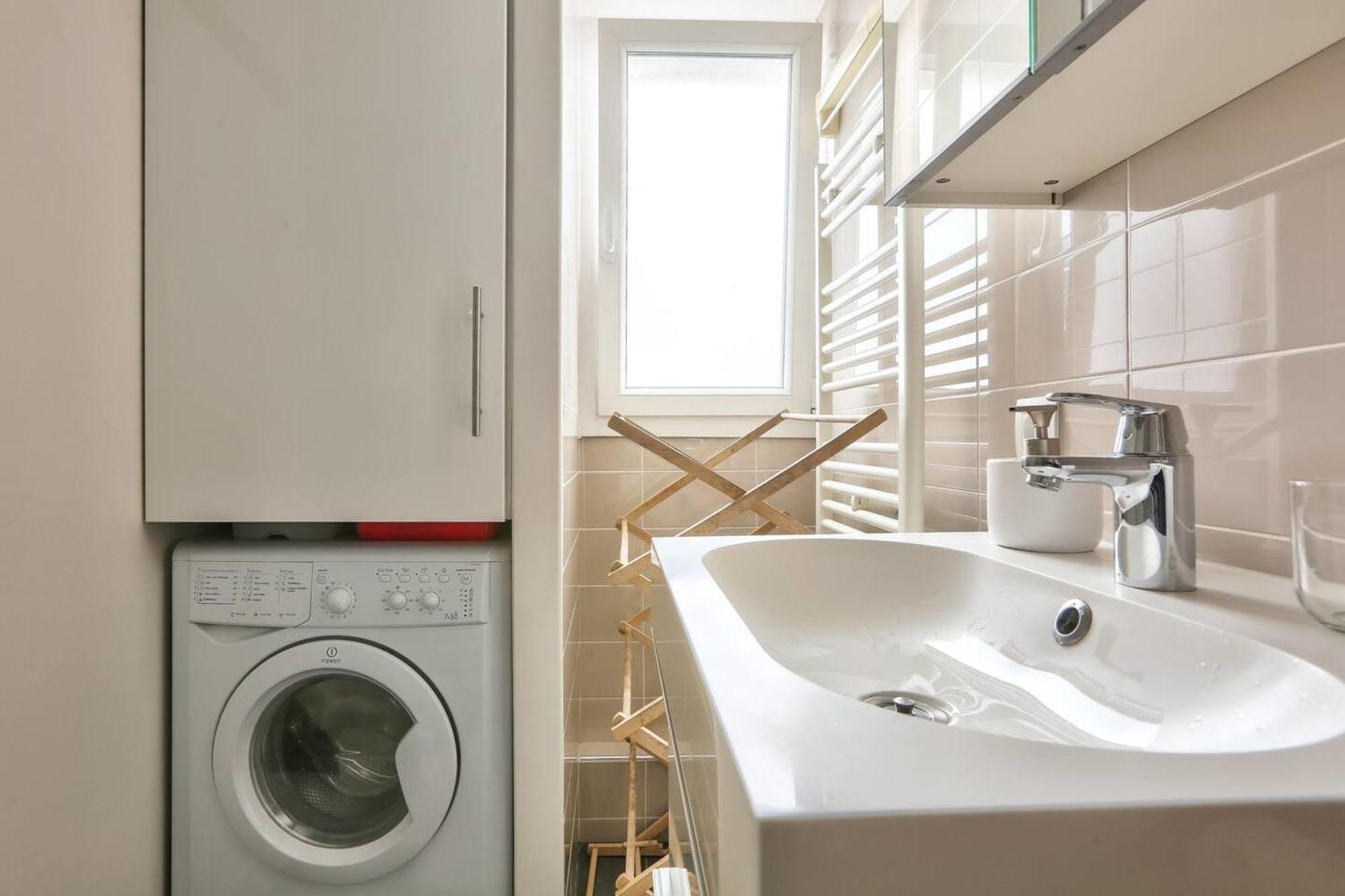 Modern Renovated Cozy And Quiet Apartment
