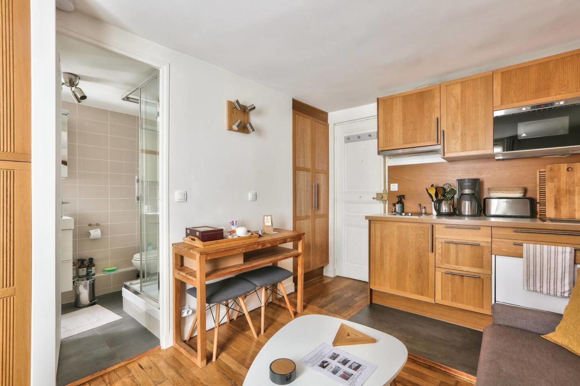 Modern Renovated Cozy And Quiet Apartment
