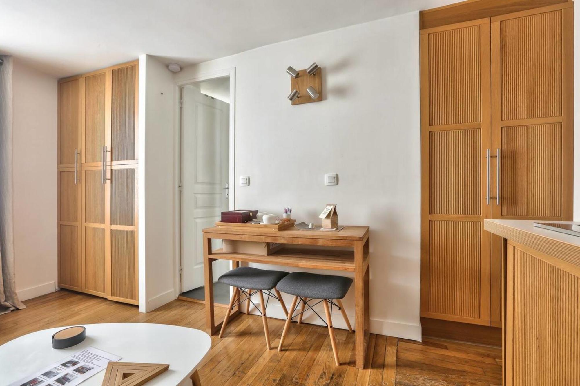 Apartment Modern Renovated Cozy And Quiet