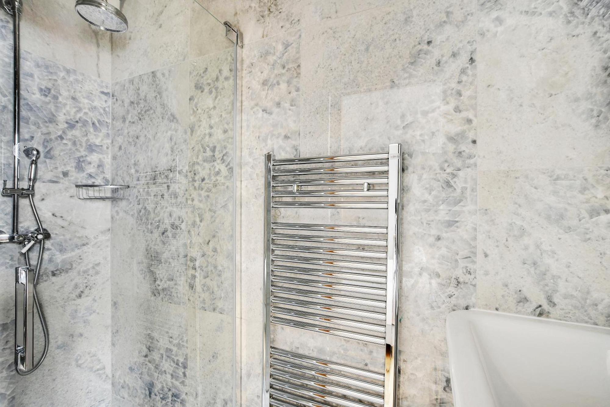 Pick A Flat's In Montmartre - Rue Lepic *
