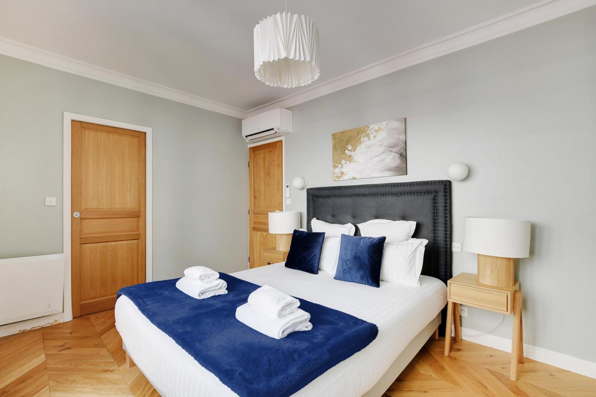 Pick A Flat's In Montmartre - Rue Lepic Apartment