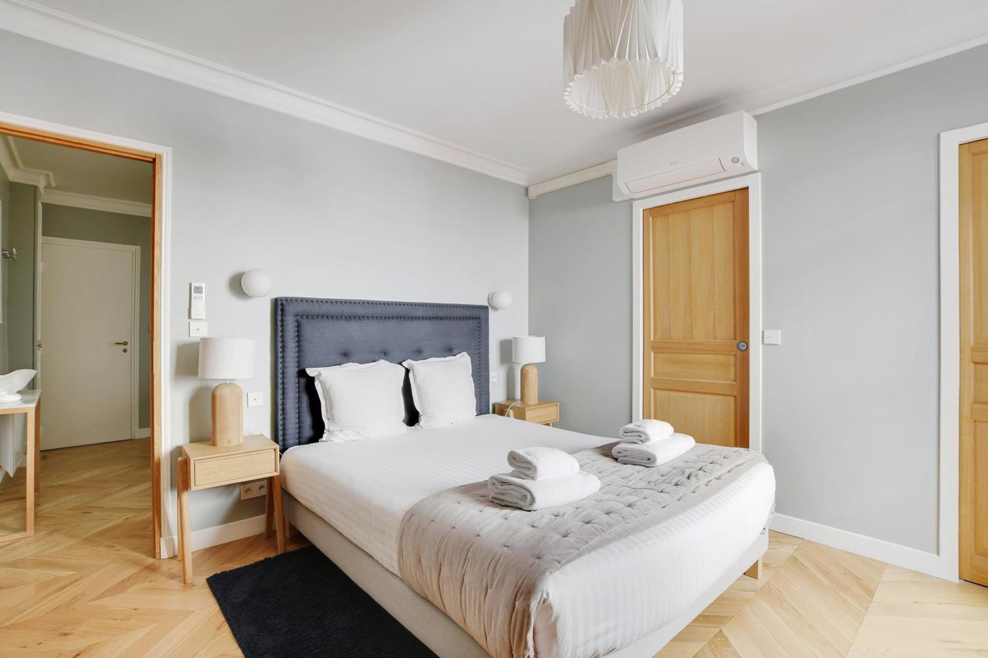 Apartment Pick A Flat's In Montmartre - Rue Lepic *