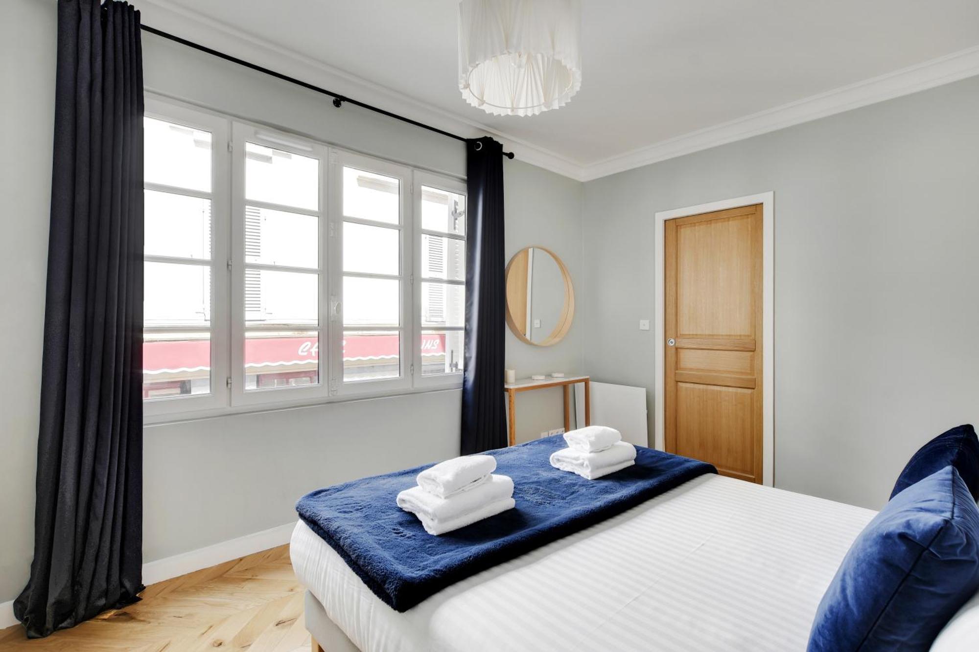 Apartment Pick A Flat's In Montmartre - Rue Lepic *