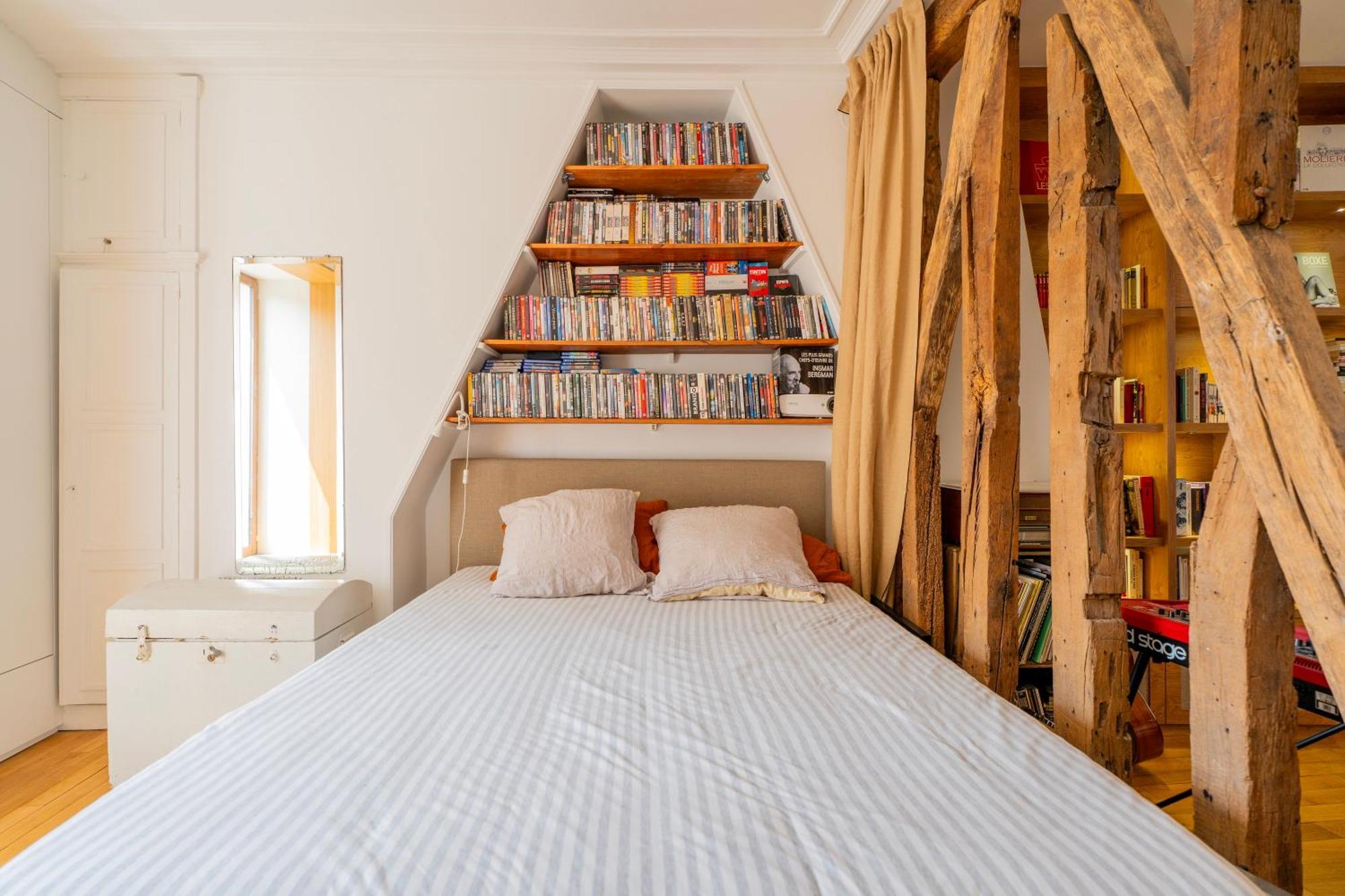Urban Retreat In Historic Quarter Paris