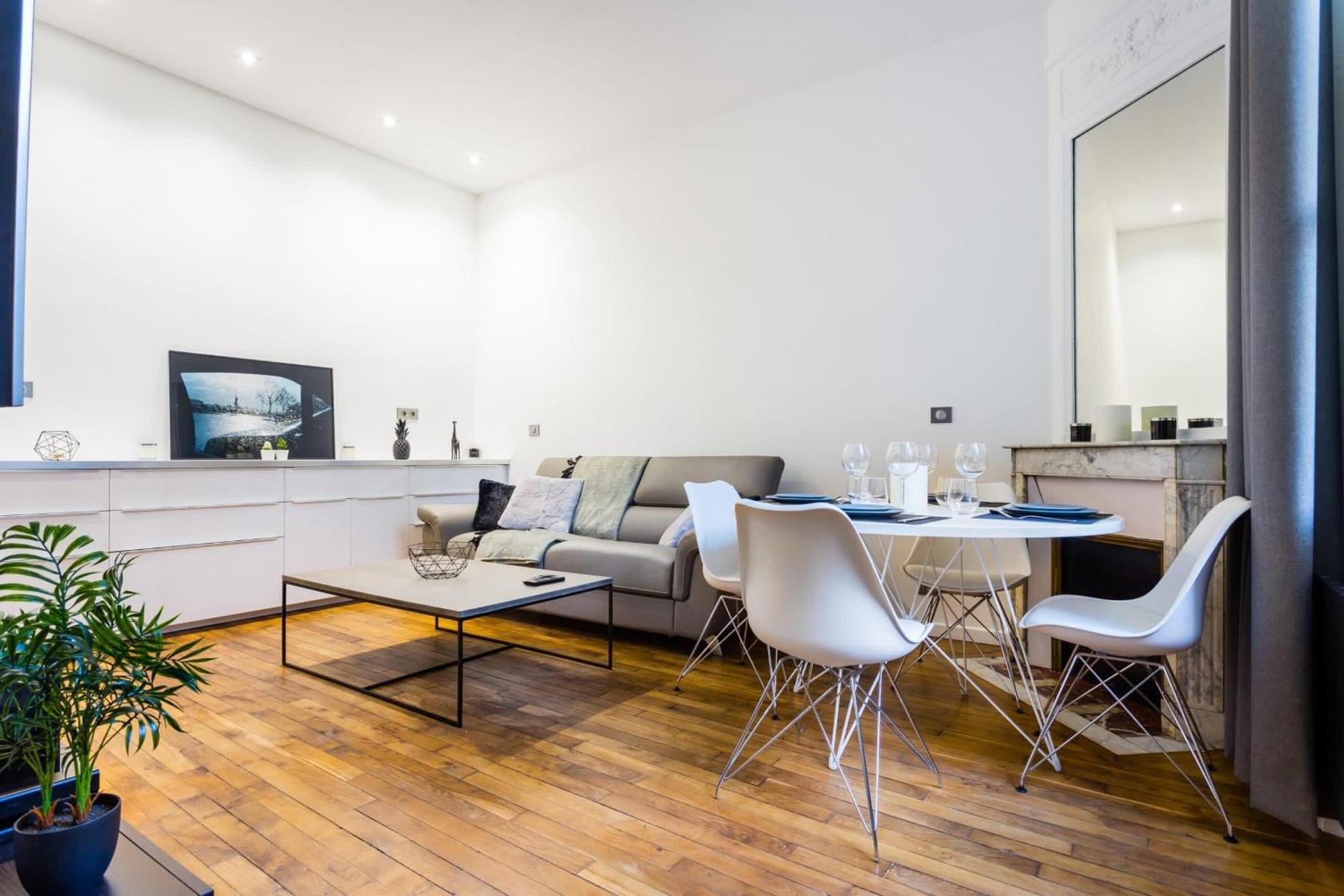Apartment Peaceful - 1br- 4p - Eiffel Tower Paris