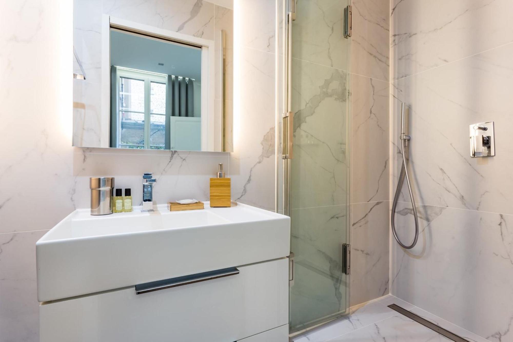 Peaceful - 1br- 4p - Eiffel Tower Apartment