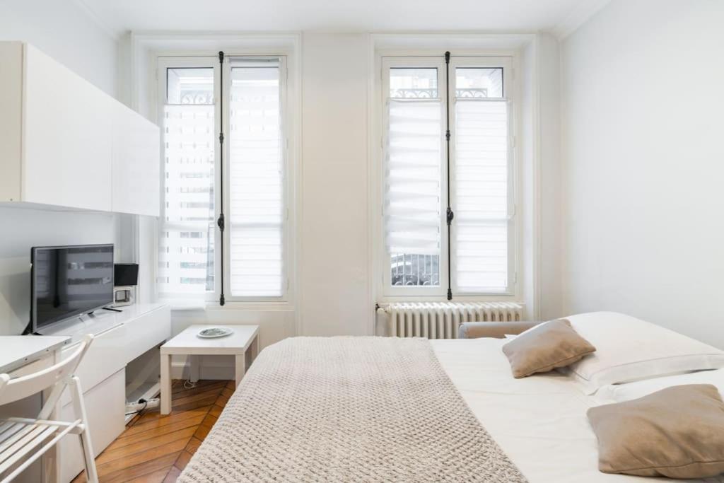 Luxe Montaigne Apartment *