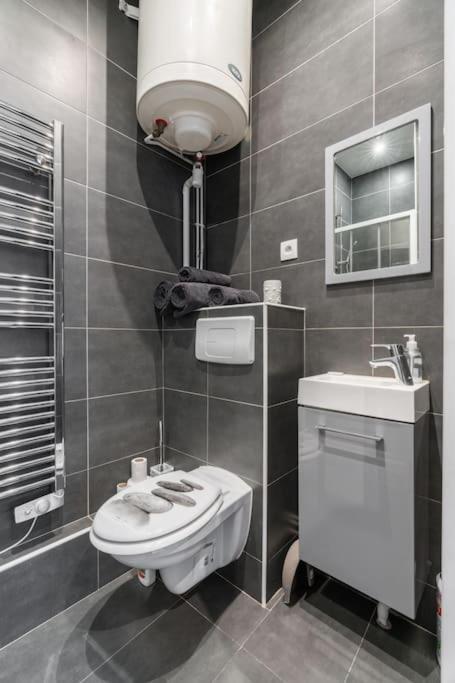 Apartment Luxe Montaigne Paris