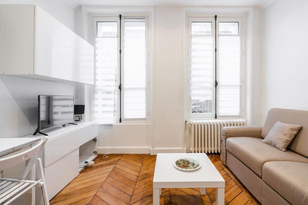 Luxe Montaigne Apartment *