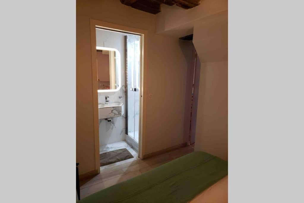Appartement Charming Saint Germain Pres Rue De Ciseaux