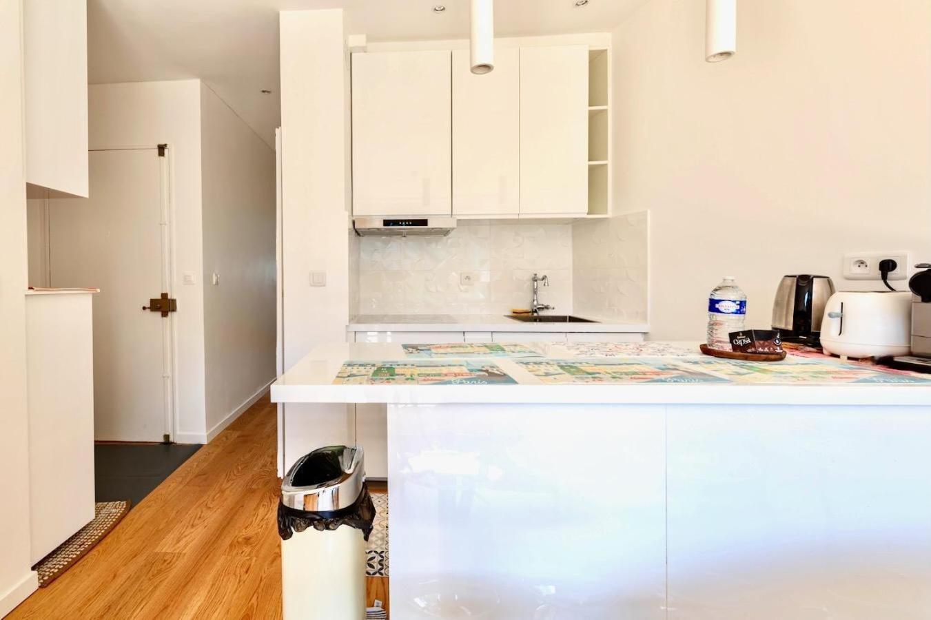 16th 2 Bedrooms Near Eiffel Tower Renovated Balcony 2-4 Person * Paris