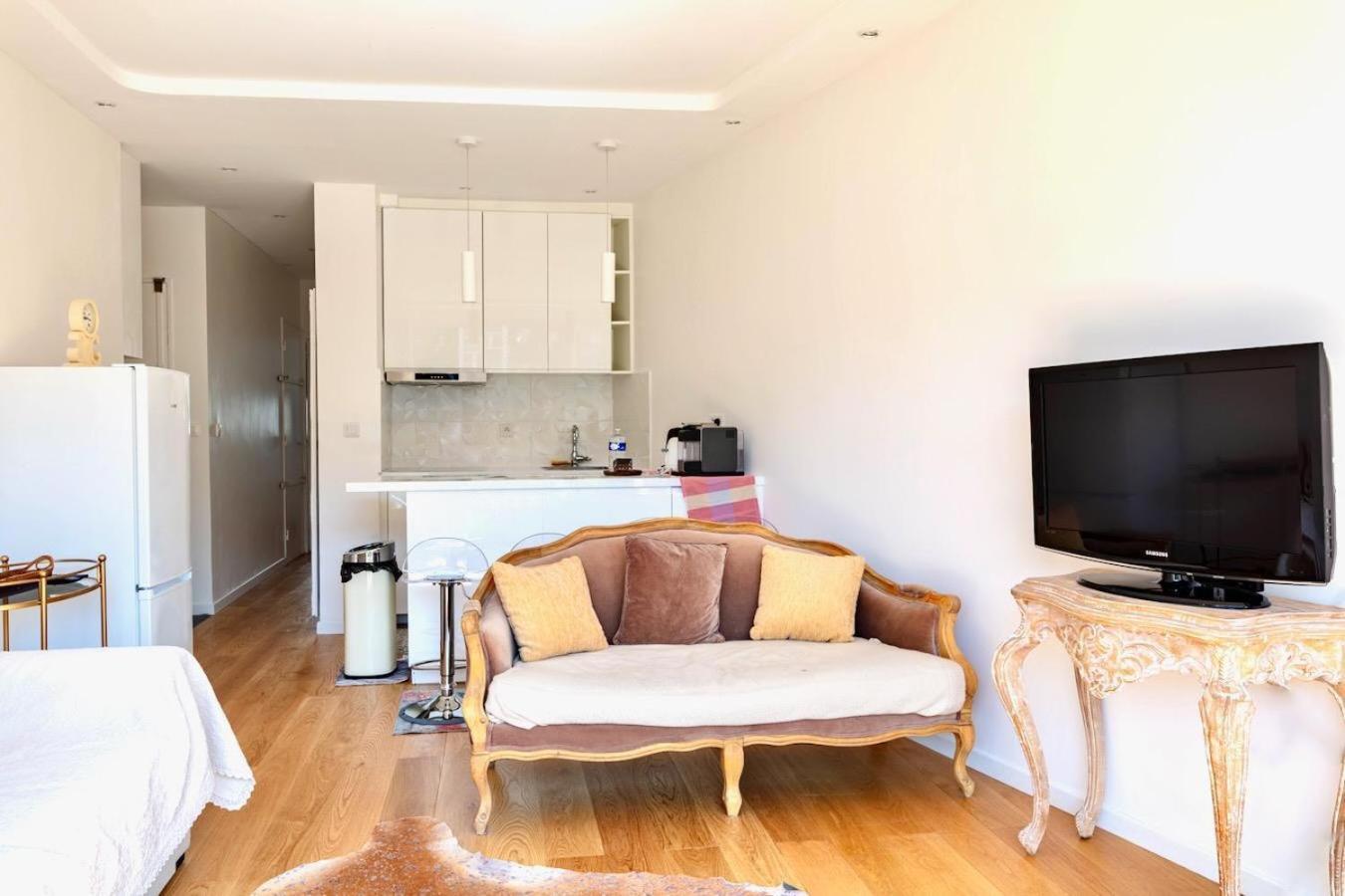 16th 2 Bedrooms Near Eiffel Tower Renovated Balcony 2-4 Person *