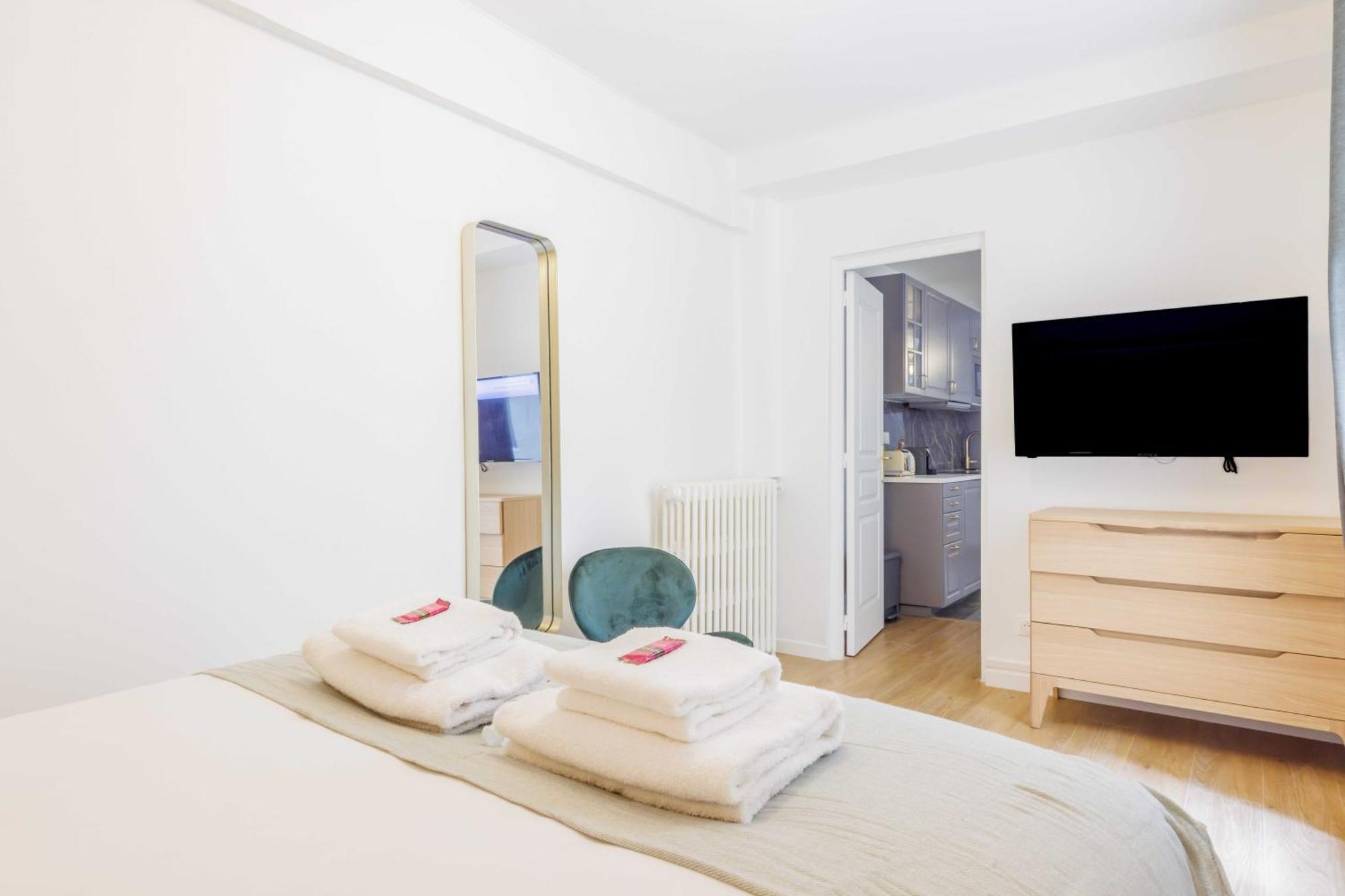 Superb With Patio 6p-2bdr - Opera Grands Boulevards Apartment