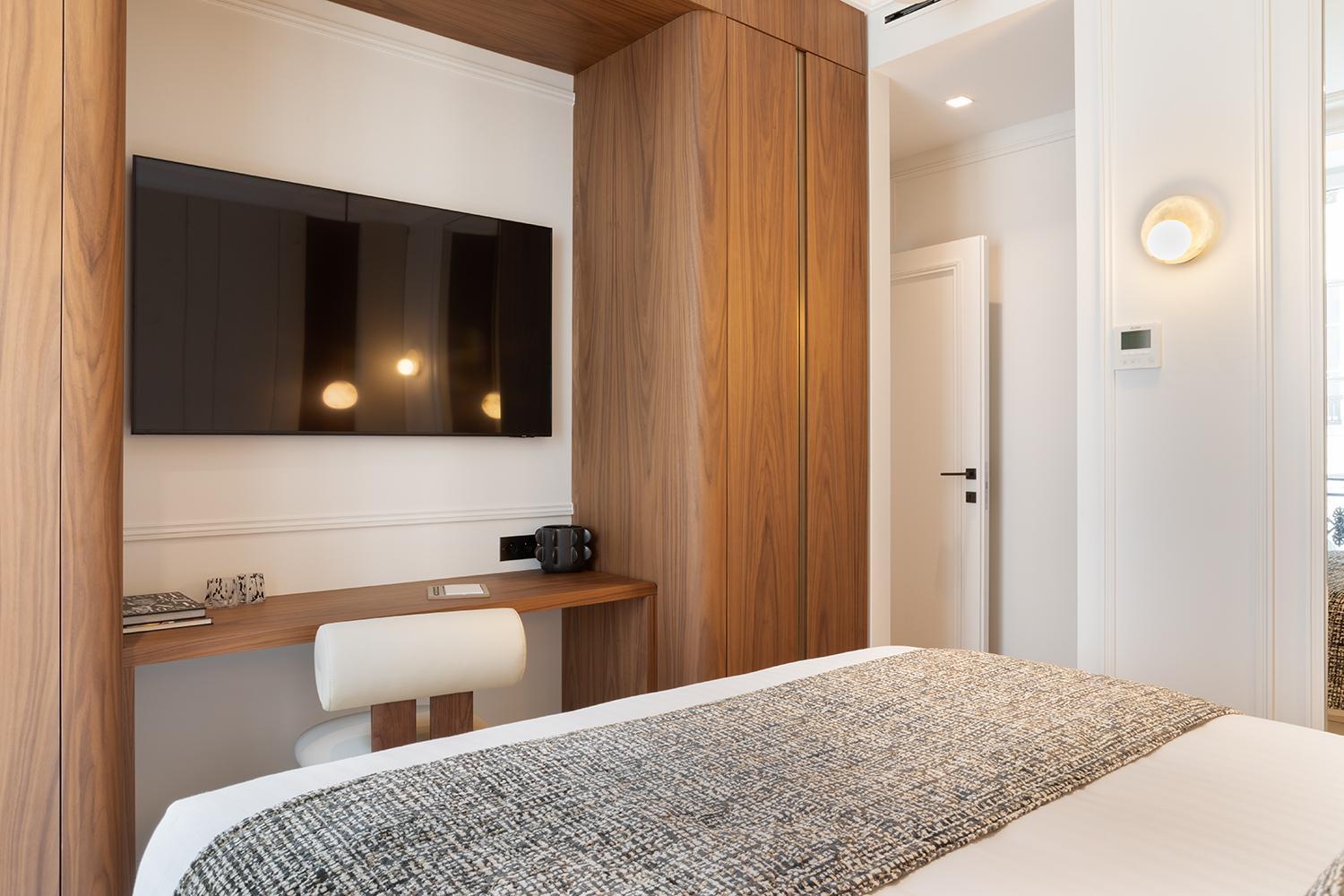 Thelander - Serviced In Opera Apartment *