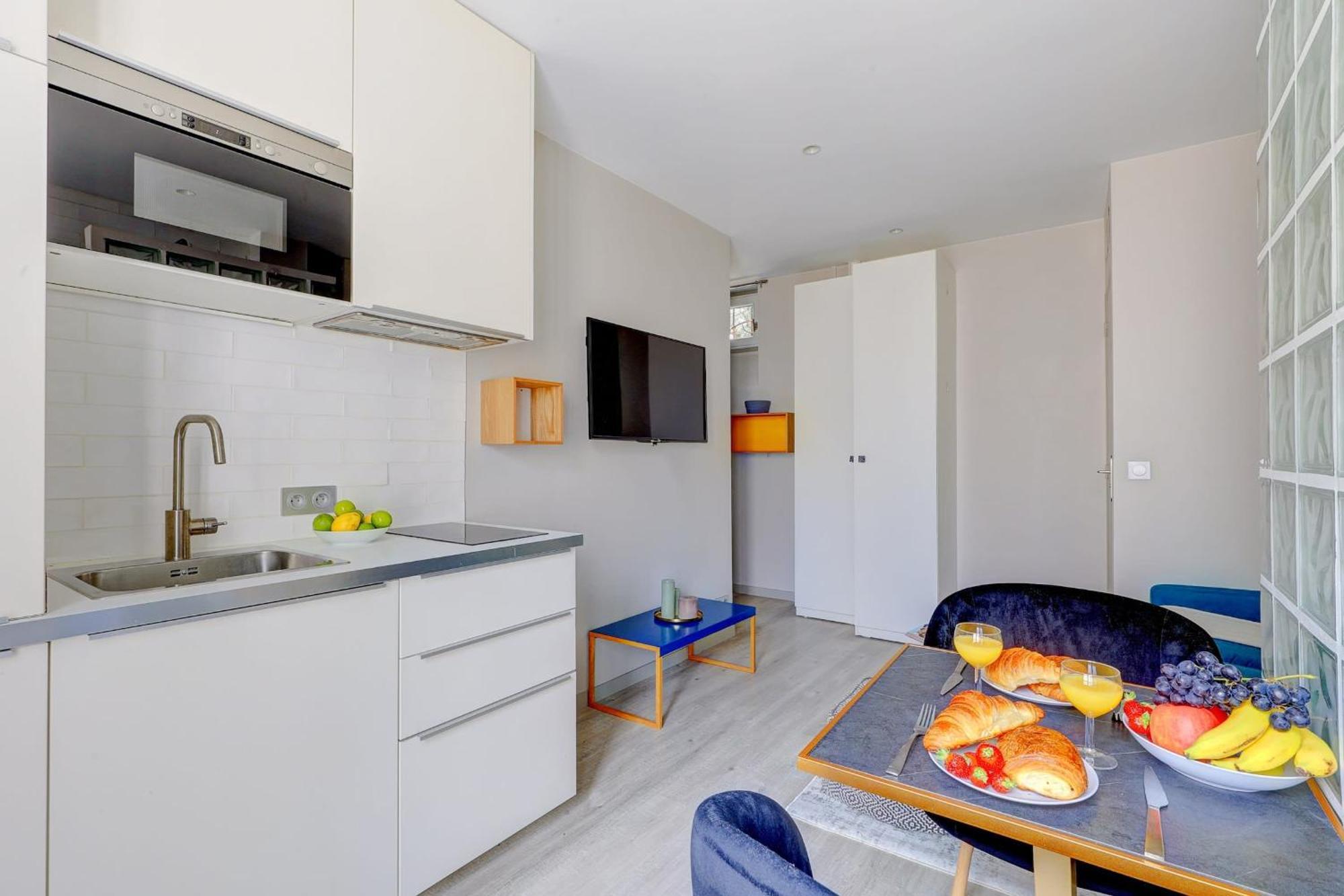 Eiffel Tower & 7th Arrondissement - Cityapartmentstay