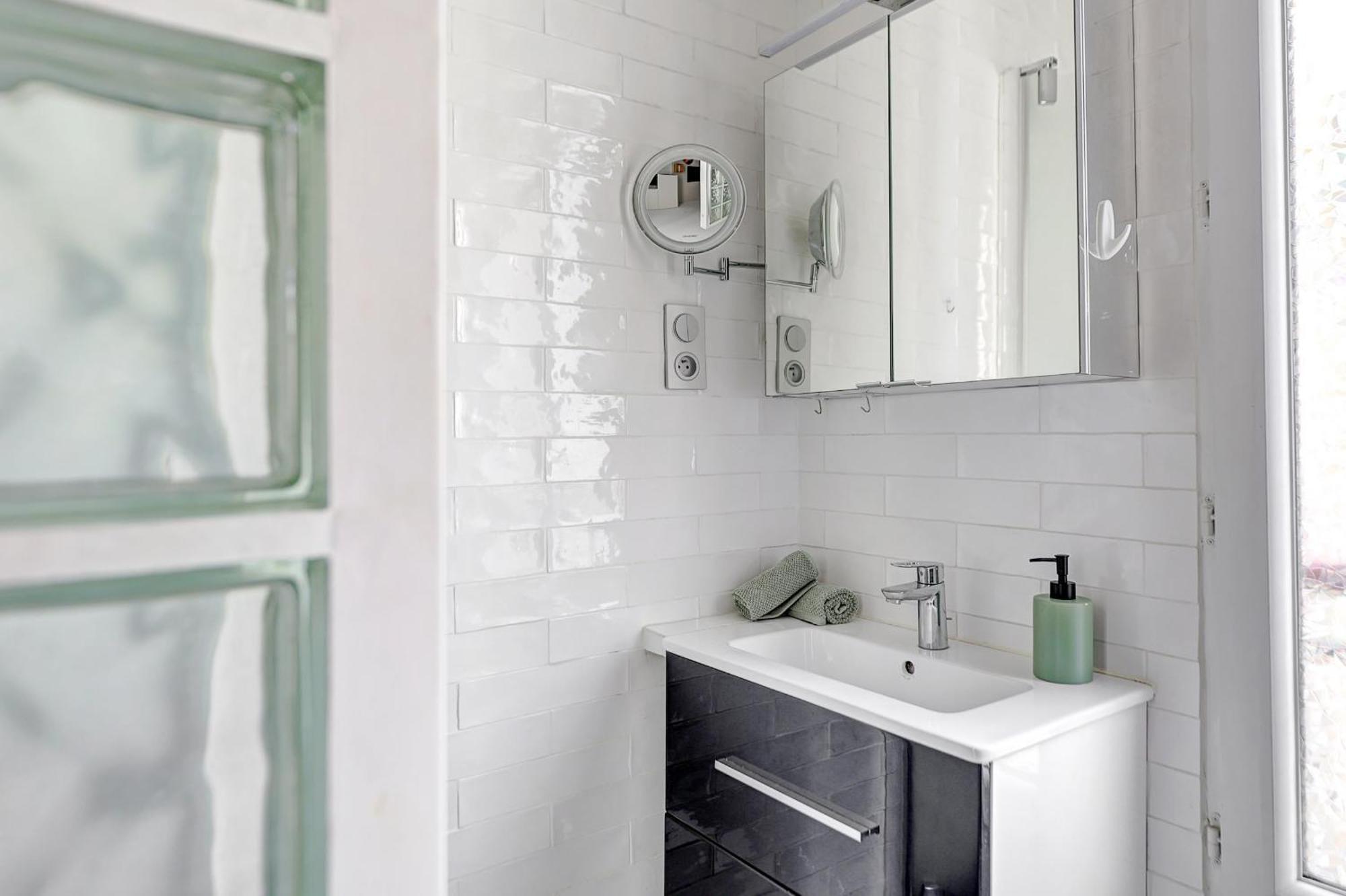 Eiffel Tower & 7th Arrondissement - Cityapartmentstay Paris