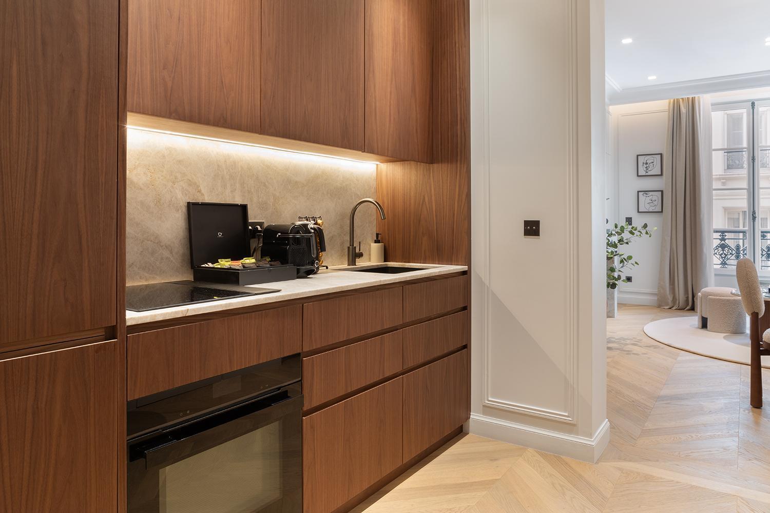 Thelander - Serviced In Opera Apartment *