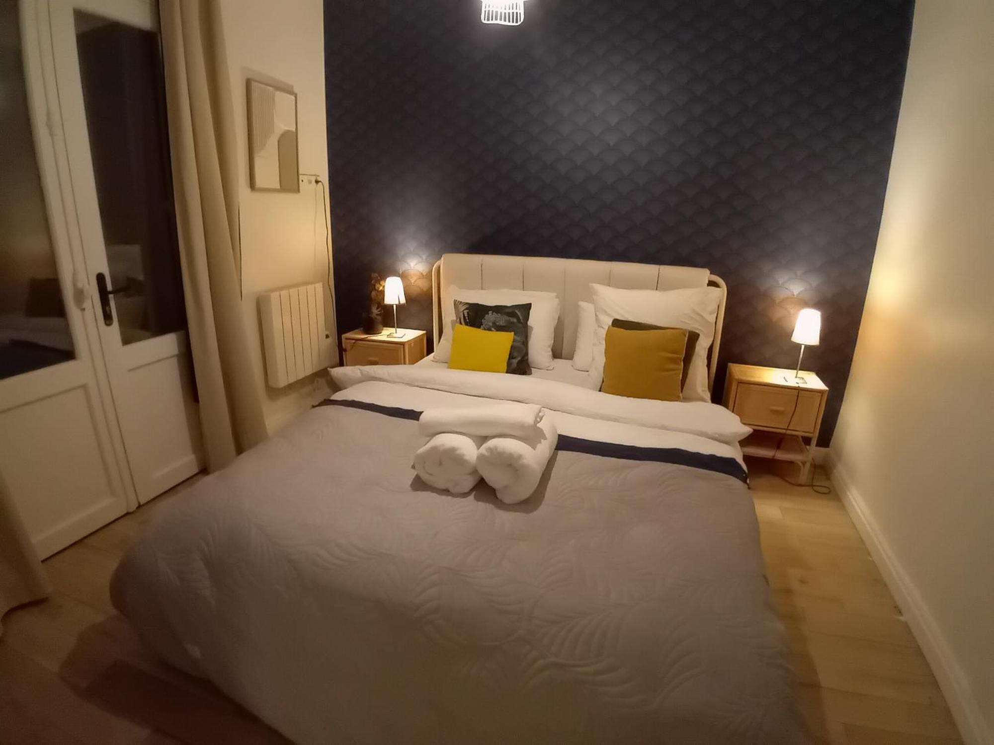 Apartment Gorgeous Place ,Center Paris,Close To Louvre Meusm And Eiffel Tour ,Front Metro *