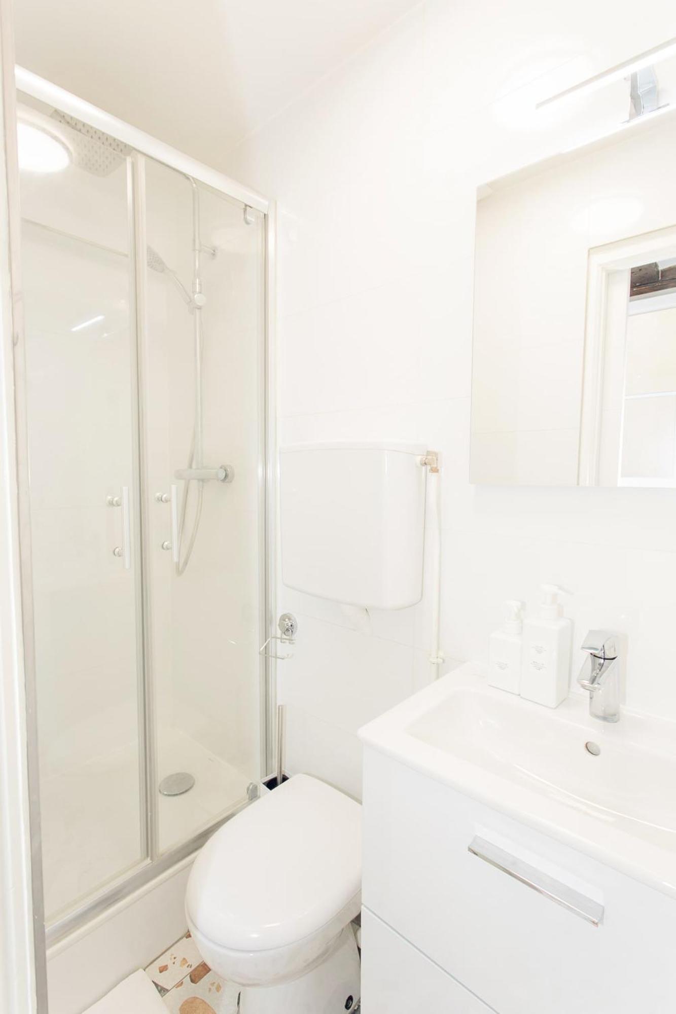 Pont De La 1br Cozy Apartment *