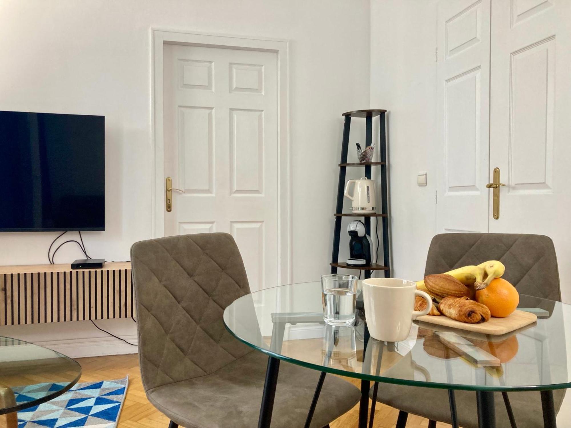 - Trocadero Apartment Paris