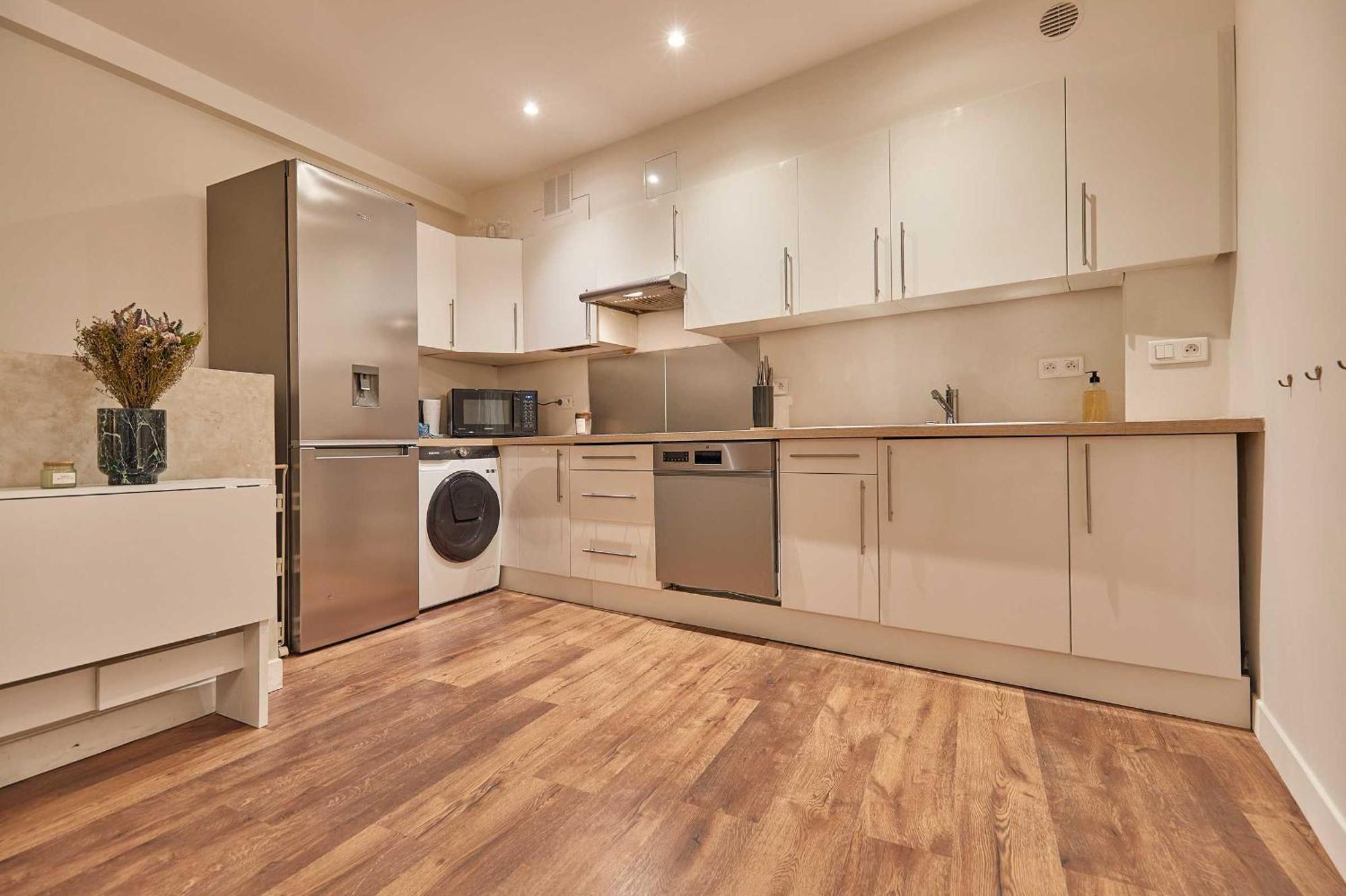 Classy 2bd-4p - Eiffel Tower Apartment