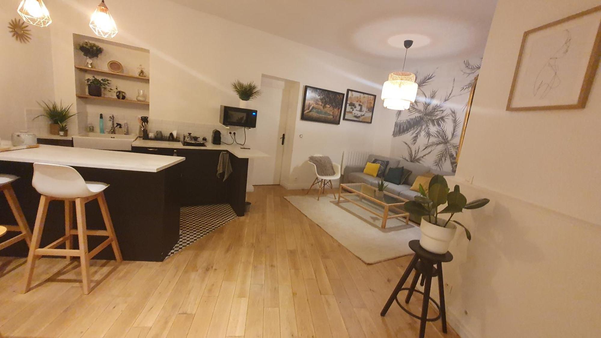 Center Paris, Amusing2bed Room,68sqm-5 Mins Eiffel Tour And Louvre Meusm ,gare Montparnasse ,front Metro Apartment