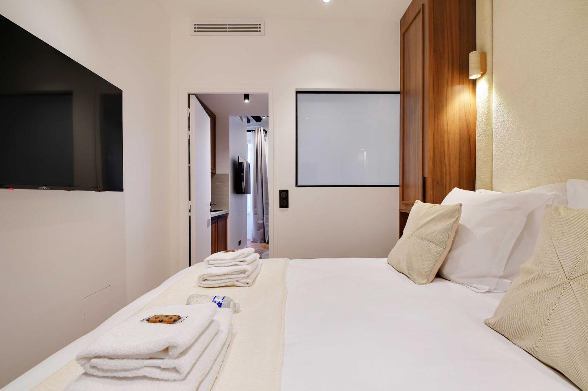 Elegant Comfort In The Heart Of Paris-notre Dame Paris