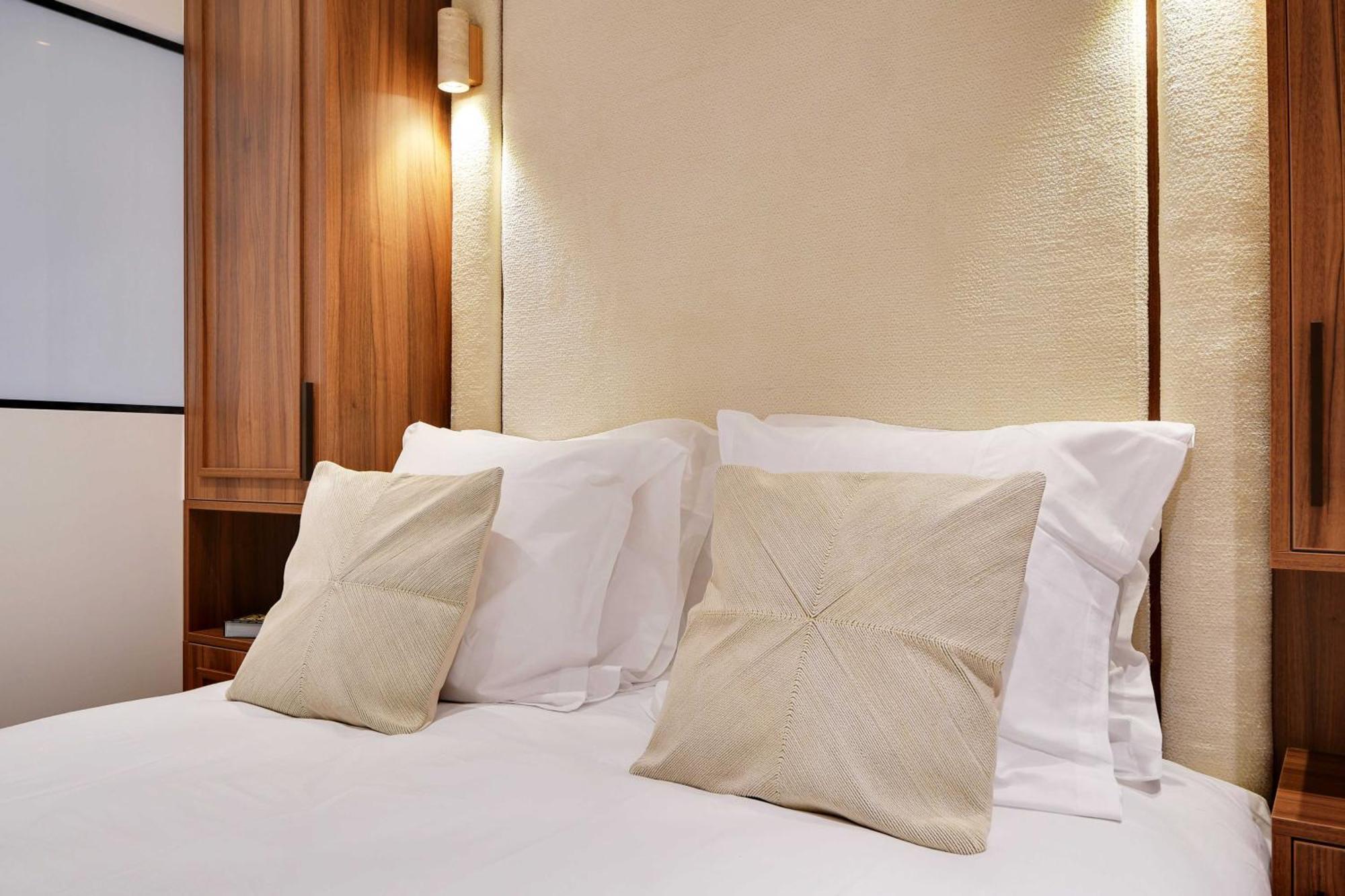 Elegant Comfort In The Heart Of Paris-notre Dame Apartment Paris
