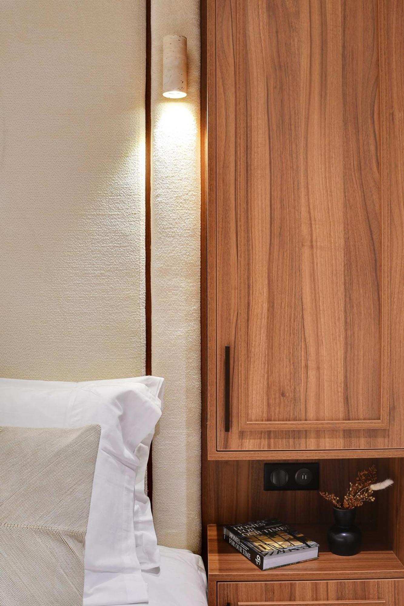 Elegant Comfort In The Heart Of Paris-notre Dame Paris