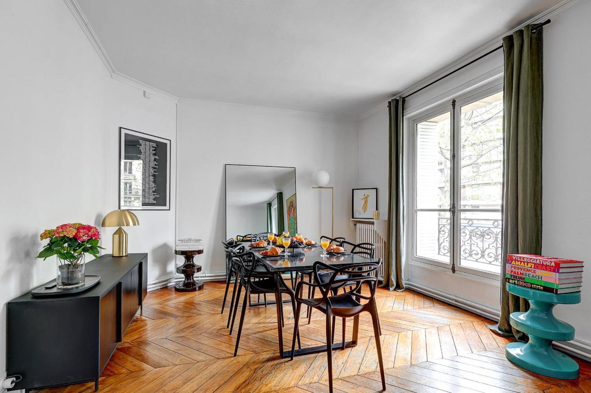 Apartment Eiffel Tower & Champ De Mars - 2br - Cityapartmentstay *