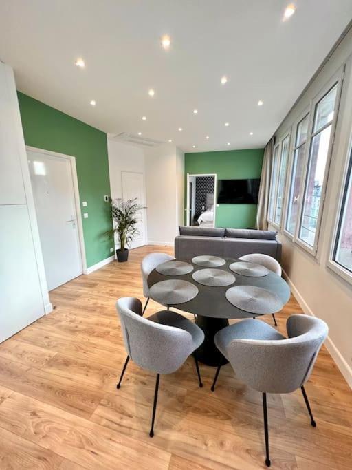 Very Bright Newly Renovated With Ac Apartment *