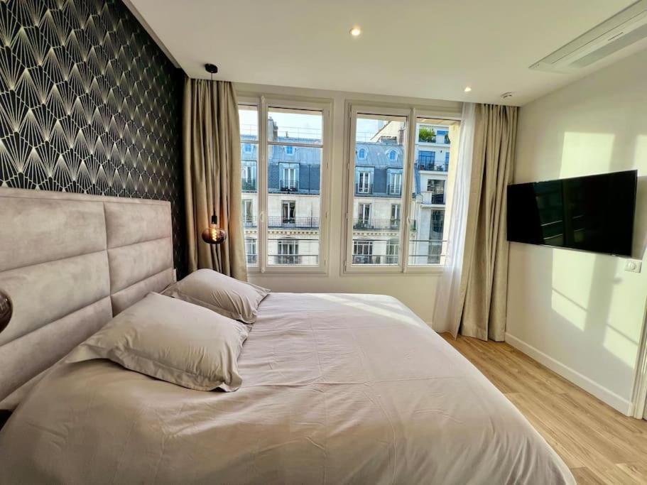 Very Bright Newly Renovated With Ac Apartment *