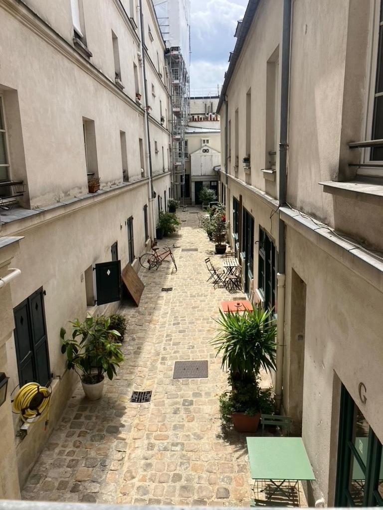 9e * Paris