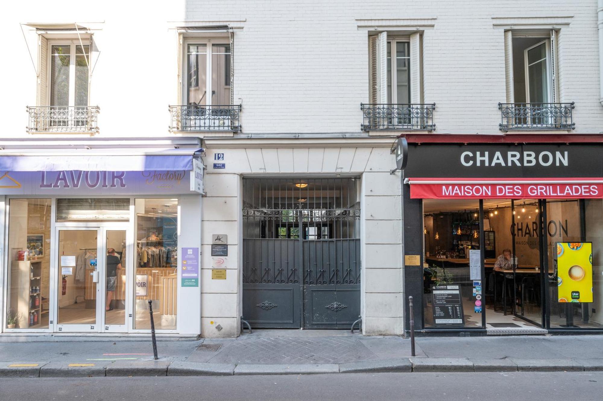 Little Boudoir Of Champs-elysees Apartment
