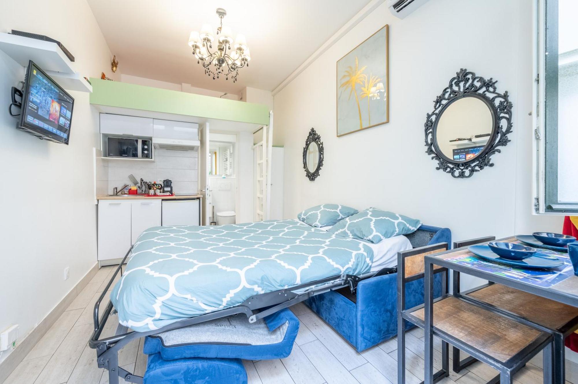 Little Boudoir Of Champs-elysees