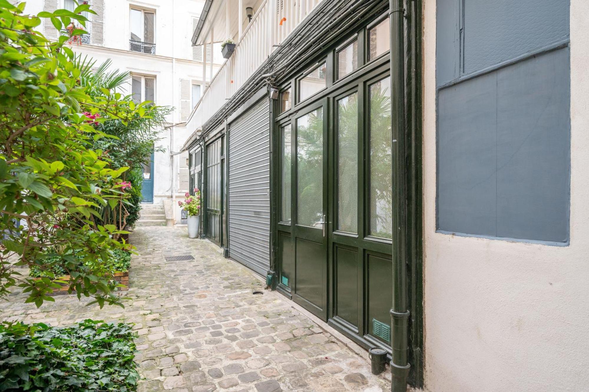 Little Boudoir Of Champs-elysees Apartment