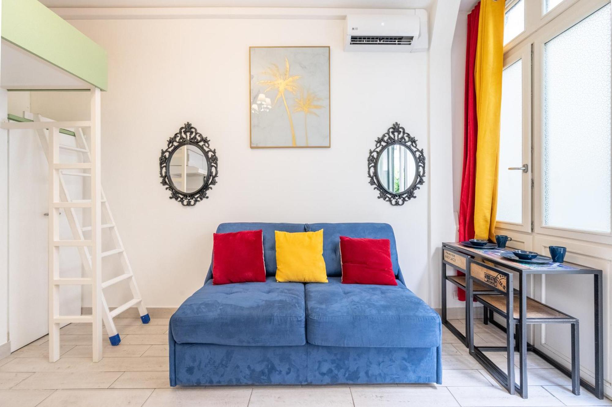 Little Boudoir Of Champs-elysees
