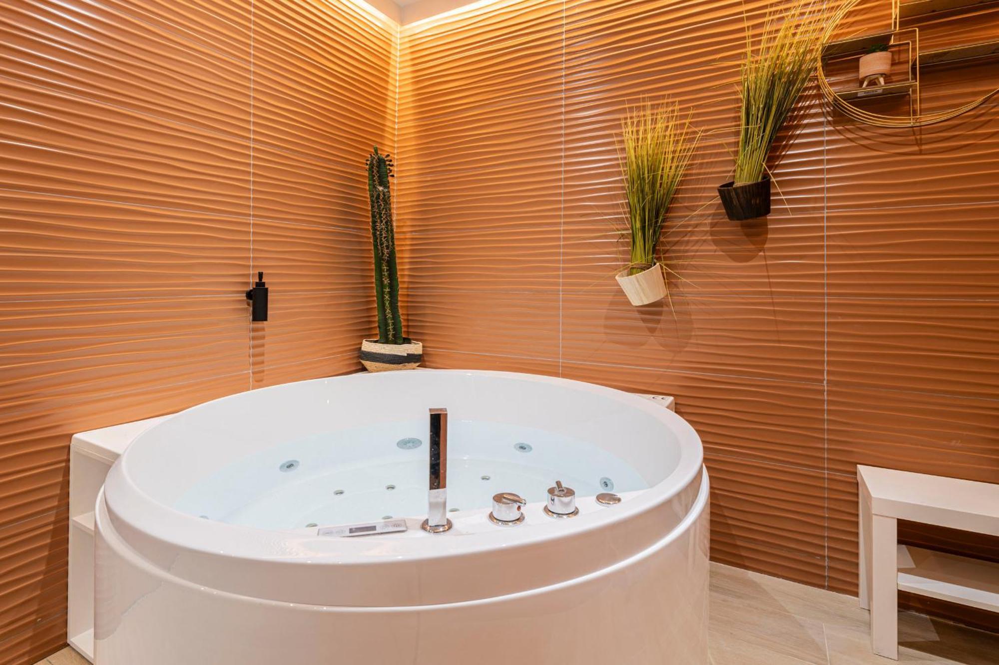 Marais Pompidou 3e, Jacuzzi, 2 Chambres, 4 A 6p Apartment