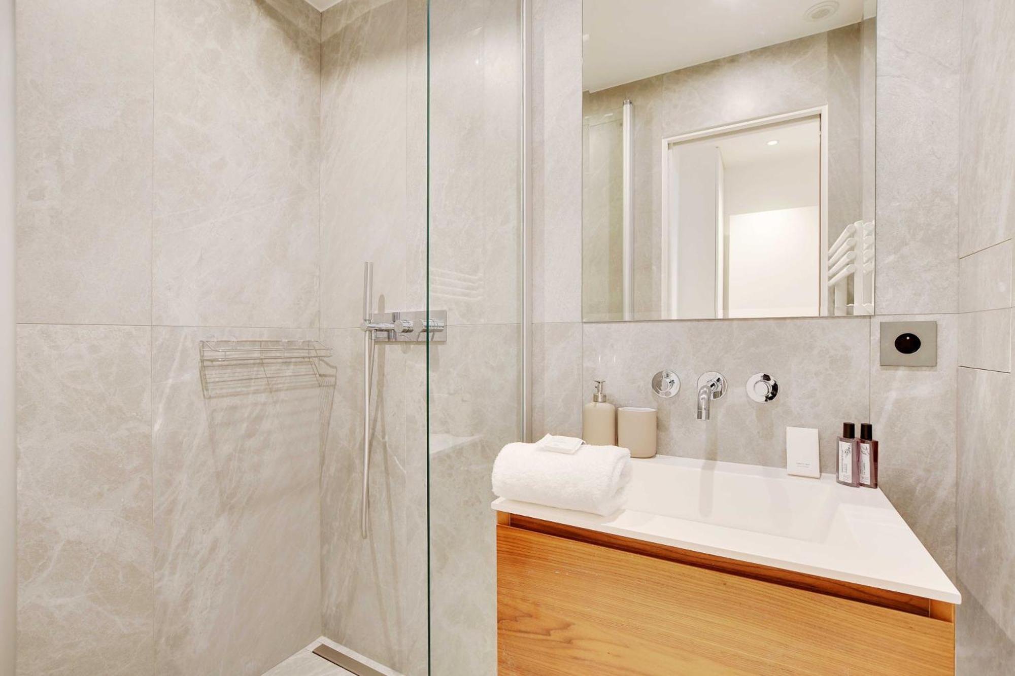 Passy - Eiffel Tower - Amazing 2br With Garden Apartment