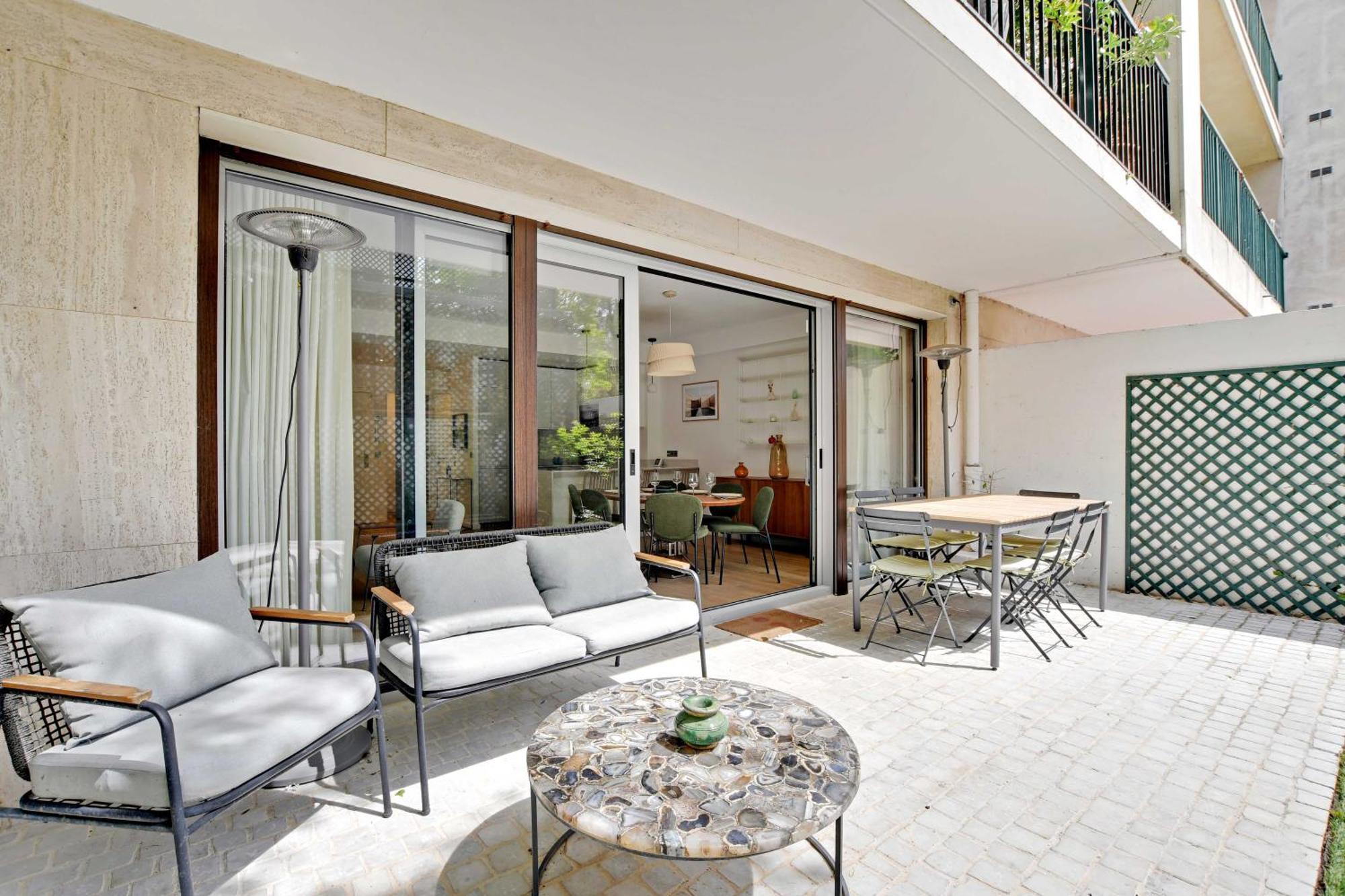 Passy - Eiffel Tower - Amazing 2br With Garden Apartment Paris
